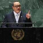 El Presidente de Guatemala Promete Entregar el Poder a su Sucesor a pesar de Controversias